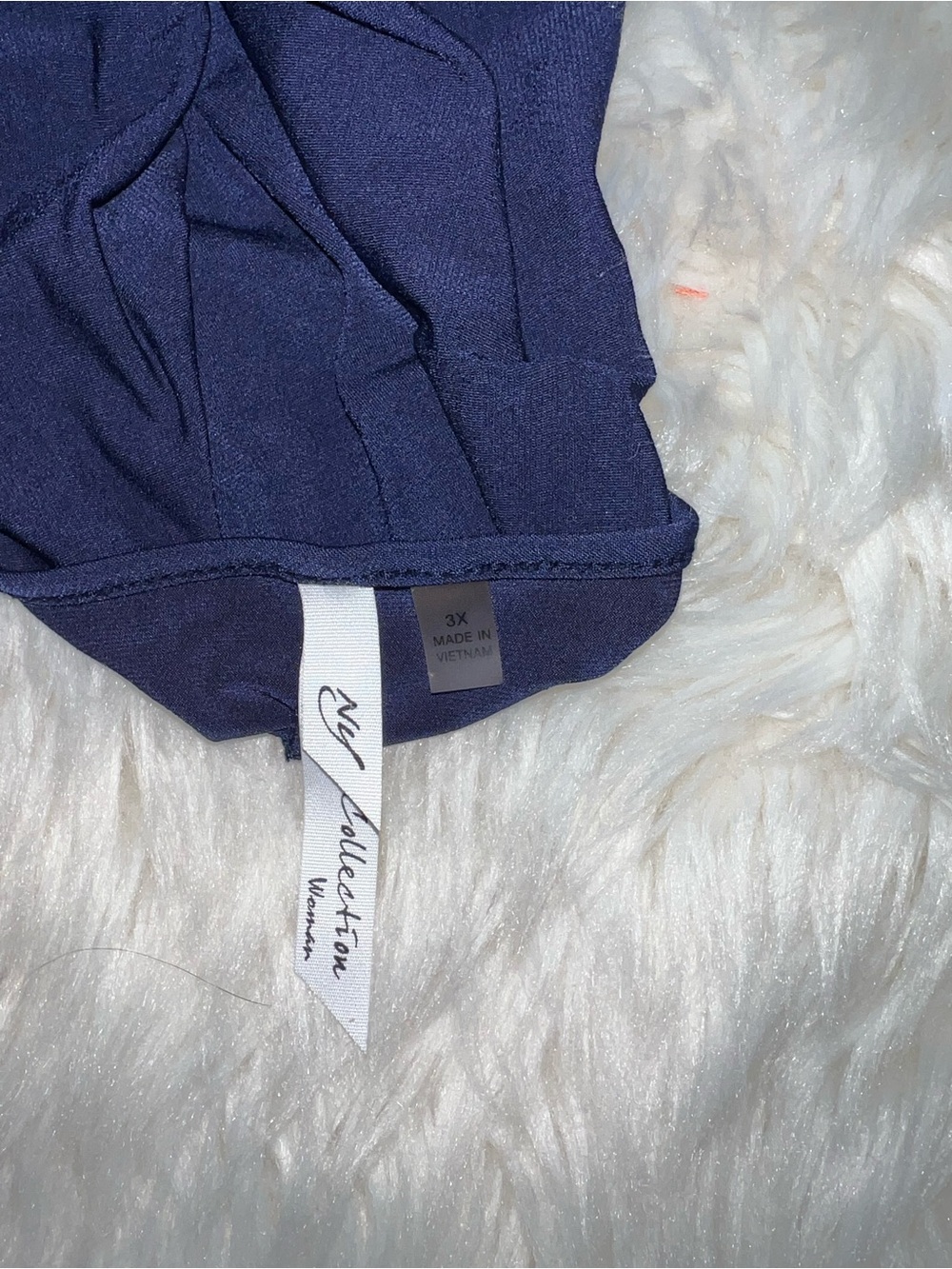 Catherines Navy Blue Embellished V-Neck Sharkbite Tunic Top Size 3X - Picture 5 of 10